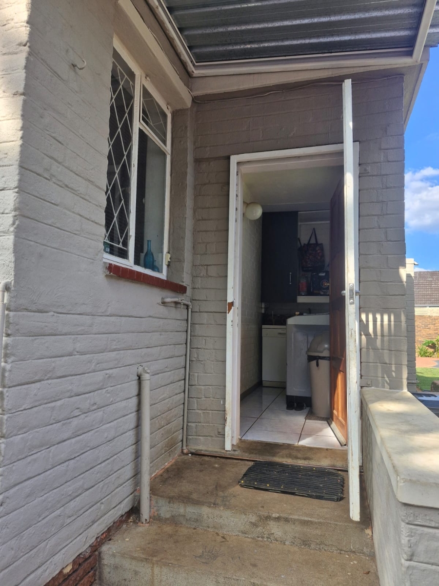 To Let 3 Bedroom Property for Rent in Flamwood North West